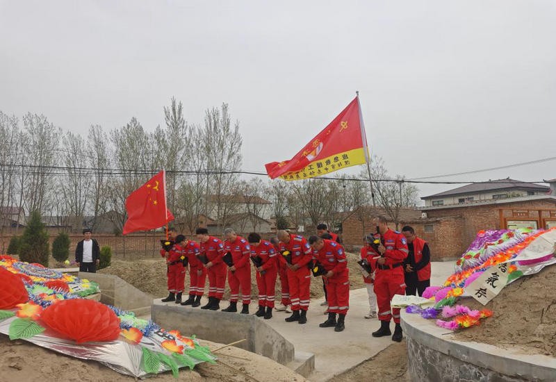 缅怀先烈志 传承英雄魂 中志协濮阳应急救援队赴清丰祭奠“一门四英烈” 缅怀先烈志 传承英雄魂 中志协濮阳应急救援队赴清丰祭奠“一门四英烈”